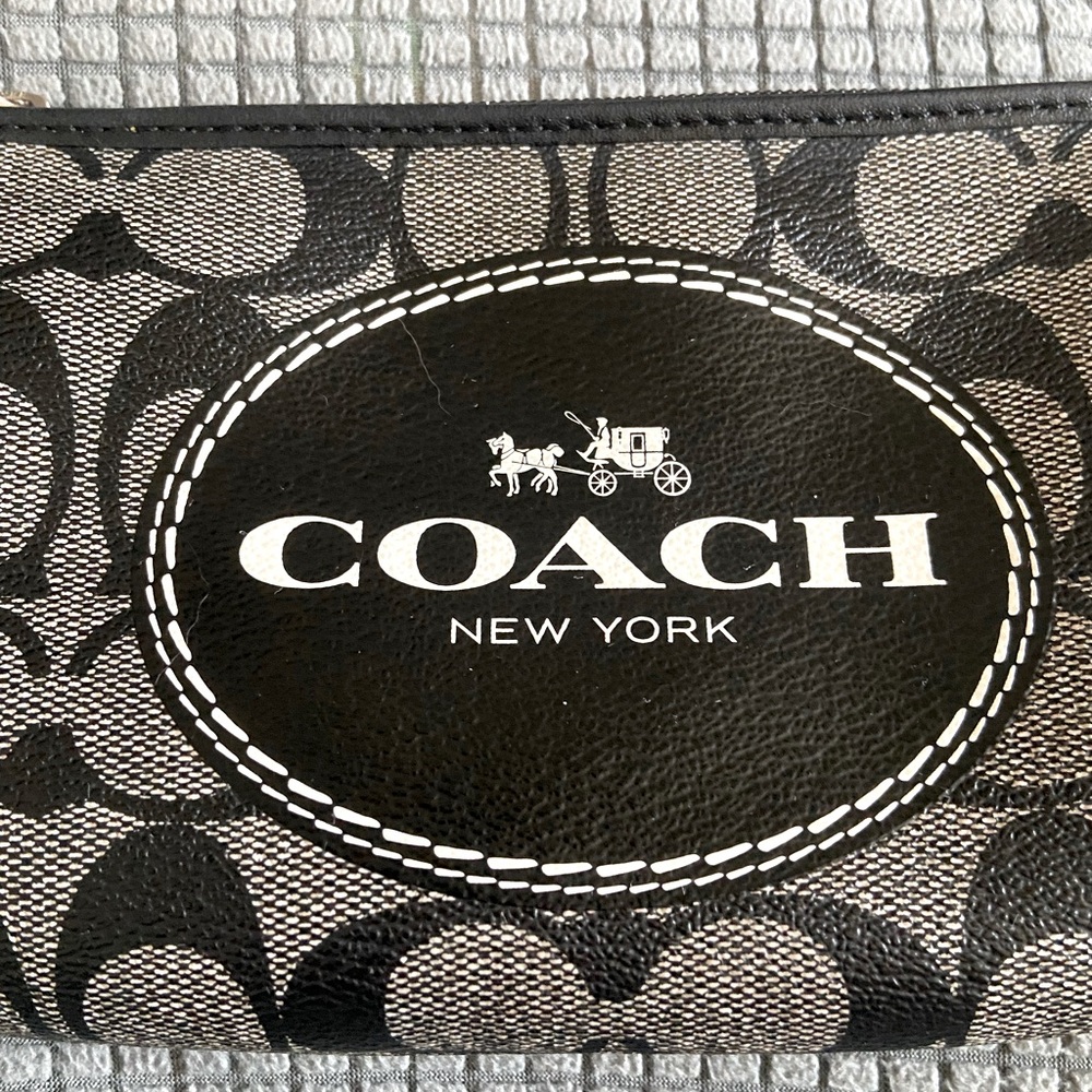 Coach EUC Signature Coated Canvas w/hang tag - Picture 3 of 13